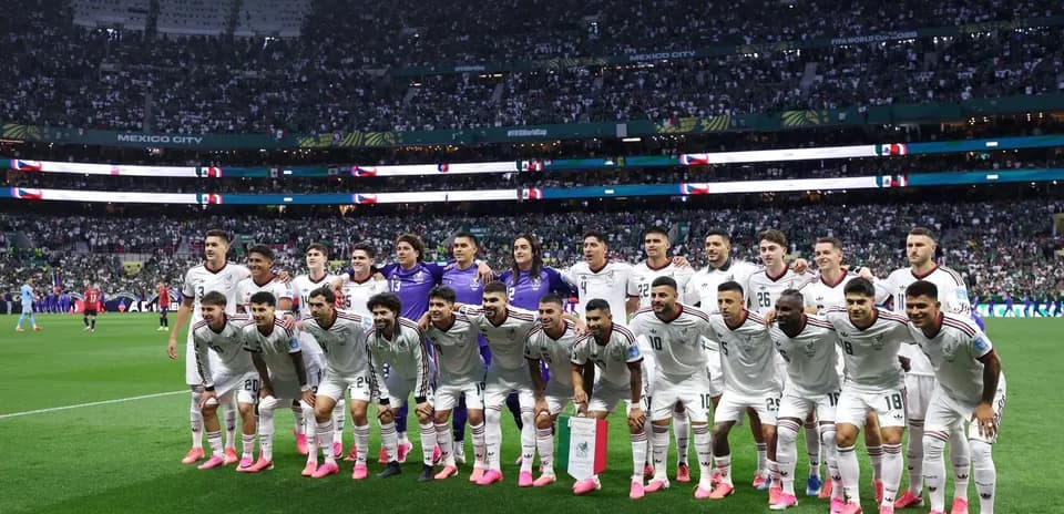 Equipo de México posando para la foto oficial