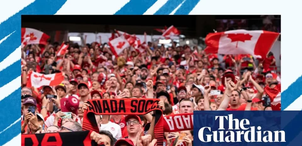 Aficionados con banderas de Canadá en estadio