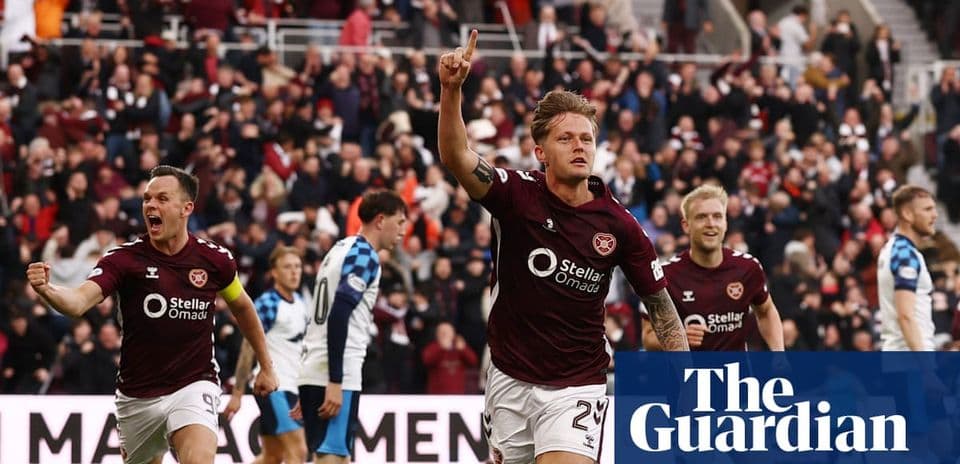 Jugador de Hearts celebrando un gol en el estadio