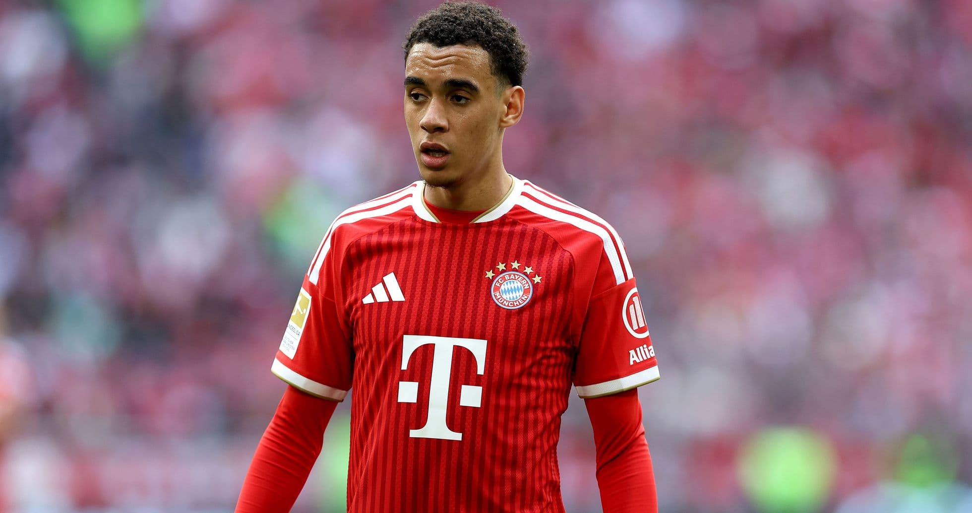 Jugador de Bayern Múnich en campo de fútbol