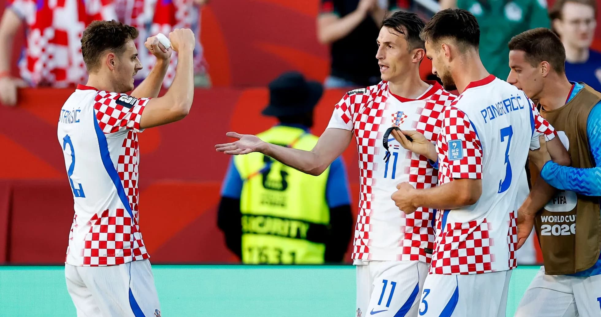 Jugadores croatas celebrando durante el partido
