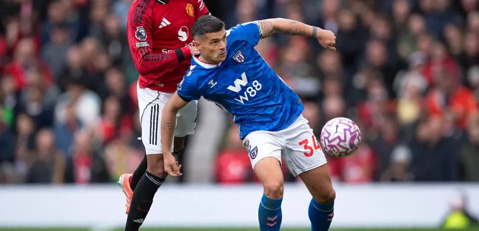 Jugador de Sunderland en acción contra Manchester United