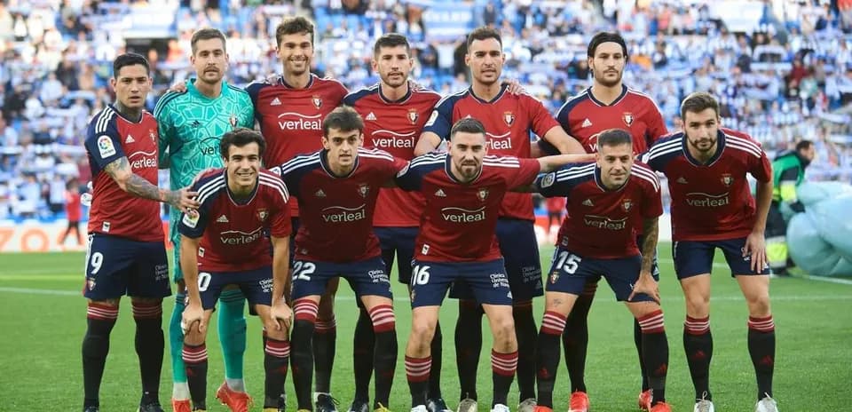 Jugadores de Osasuna posando antes del partido