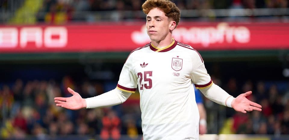 Liverpool asegura a Víctor Muñoz por £34 millones tras vencer a Newcastle en la puja