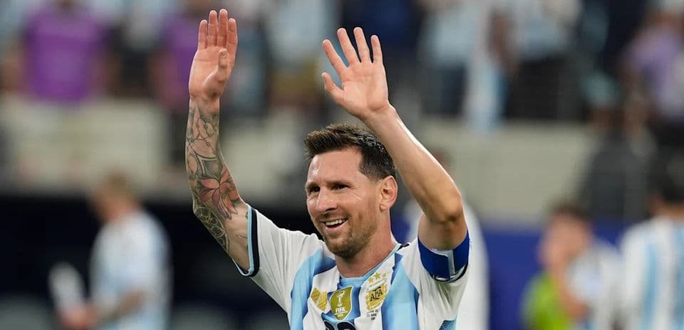 Lionel Messi amplía su ventaja en la Bota de Oro con gol tardío en la fase de grupos