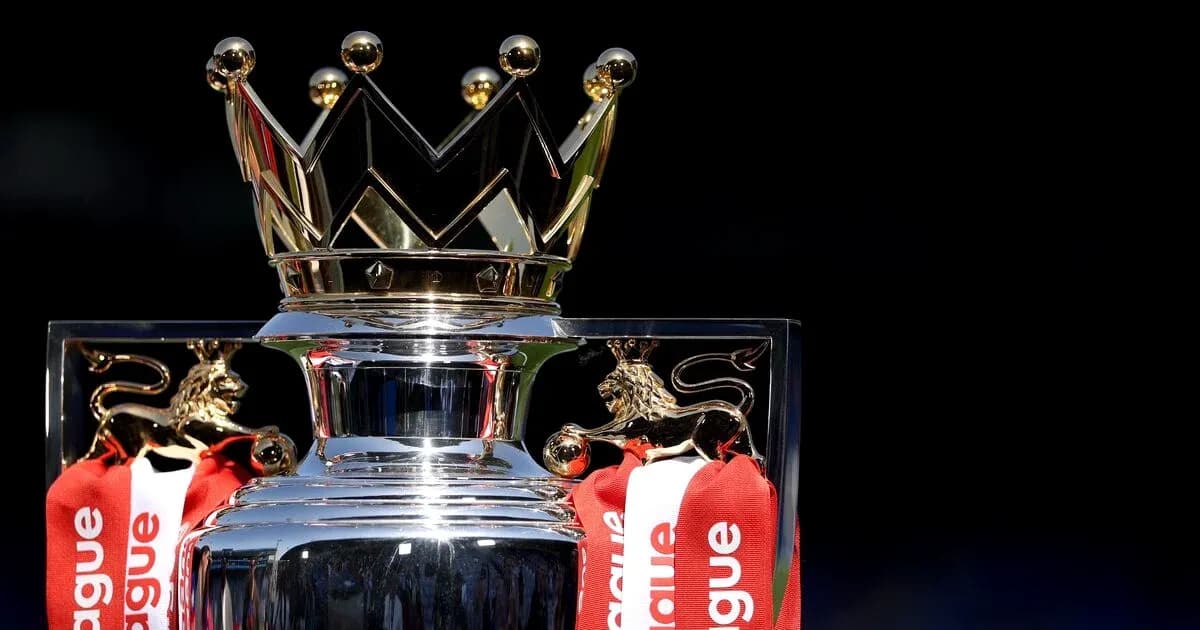 Trofeo de la Premier League con cintas rojas Trofeo de la Premier League con cintas rojas