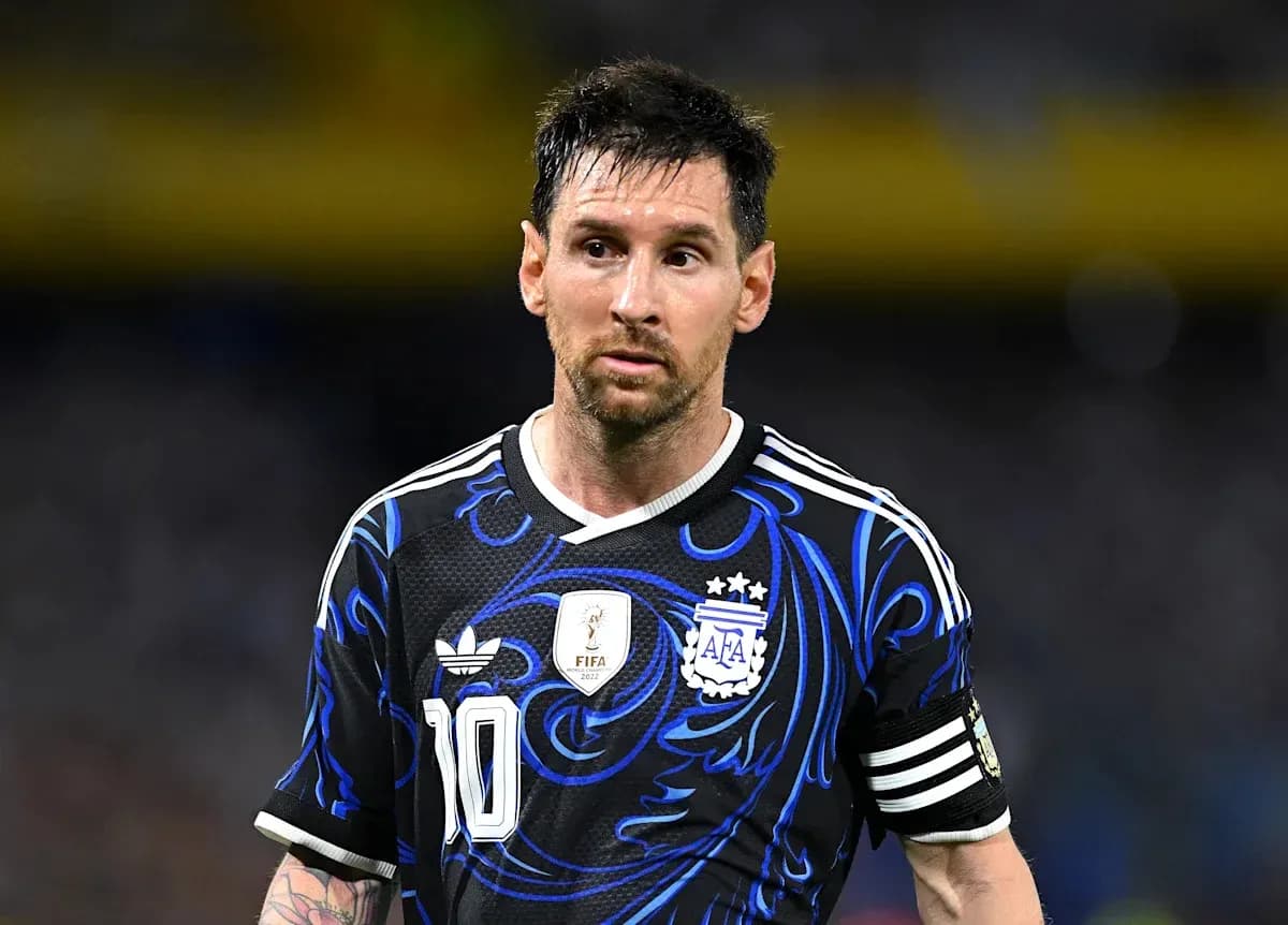 Lionel Messi en partido vistiendo camiseta argentina Lionel Messi en partido vistiendo camiseta argentina