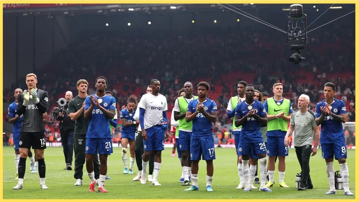 Jugadores de Chelsea aplaudiendo a los aficionados Jugadores de Chelsea aplaudiendo a los aficionados