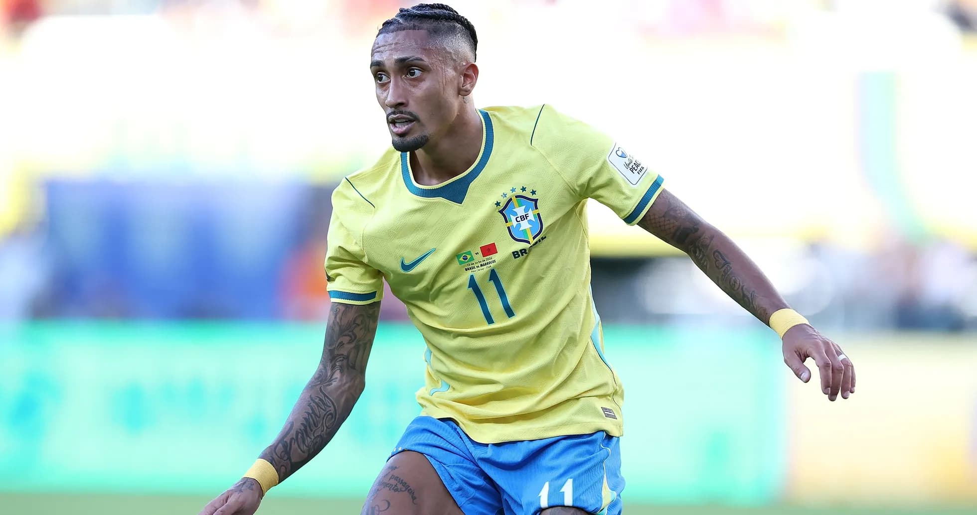 Jugador de Brasil corriendo durante el partido Jugador de Brasil corriendo durante el partido