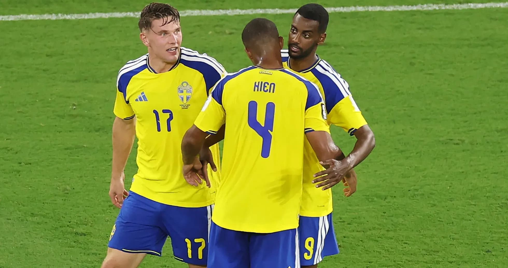 Jugadores de Suecia celebrando en el campo de juego Jugadores de Suecia celebrando en el campo de juego