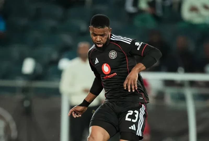 Jugador de Orlando Pirates en acción durante el partido Jugador de Orlando Pirates en acción durante el partido