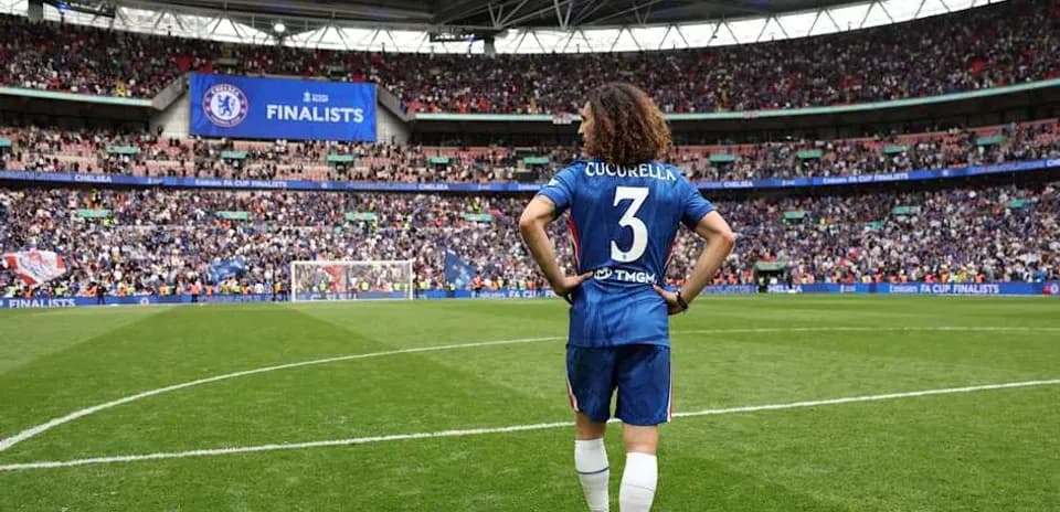 Cucurella de Chelsea en el campo de Wembley Cucurella de Chelsea en el campo de Wembley
