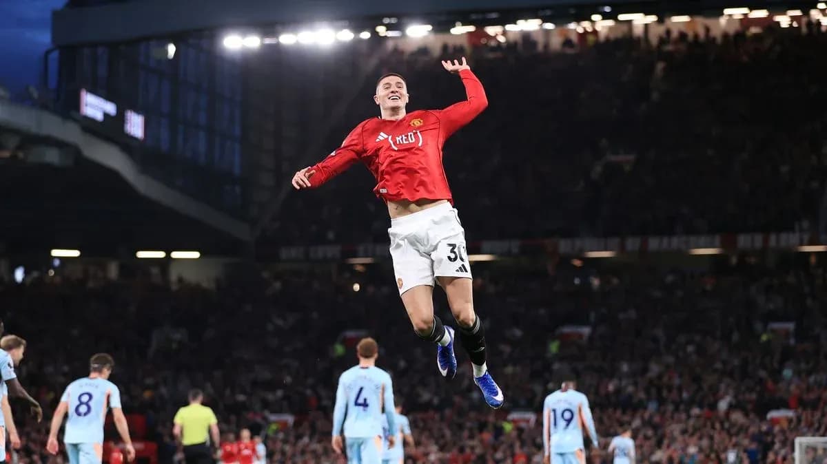 Jugador de Manchester United celebrando un gol Jugador de Manchester United celebrando un gol