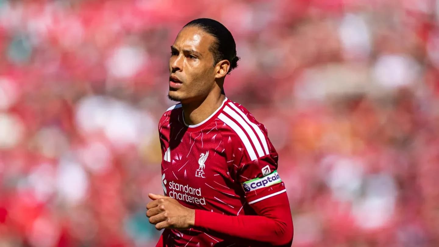 Jugador de Liverpool en el campo durante el partido Jugador de Liverpool en el campo durante el partido