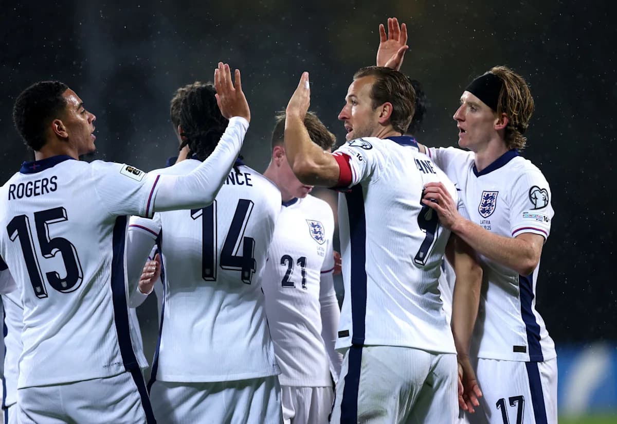 Jugadores de Inglaterra celebrando un gol en partido Jugadores de Inglaterra celebrando un gol en partido