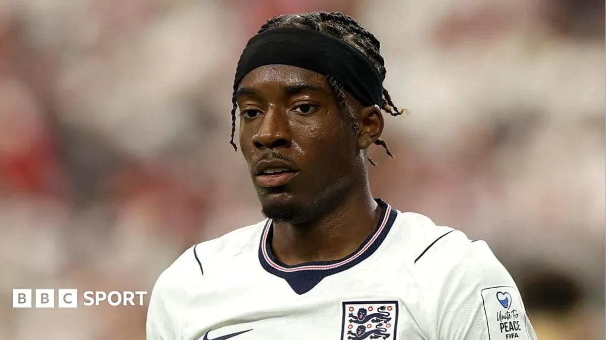 Jugador de Inglaterra en partido de fútbol Jugador de Inglaterra en partido de fútbol