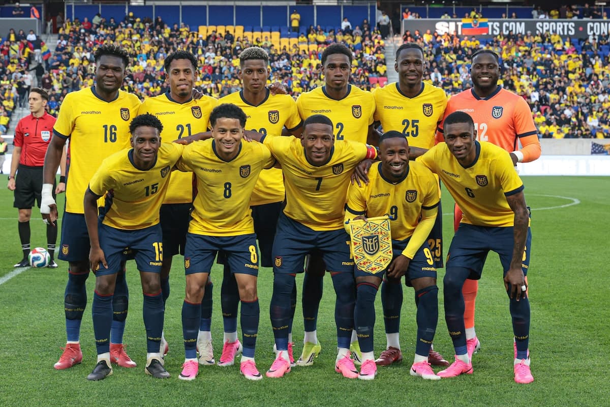 Equipo de Ecuador posando antes del partido Equipo de Ecuador posando antes del partido