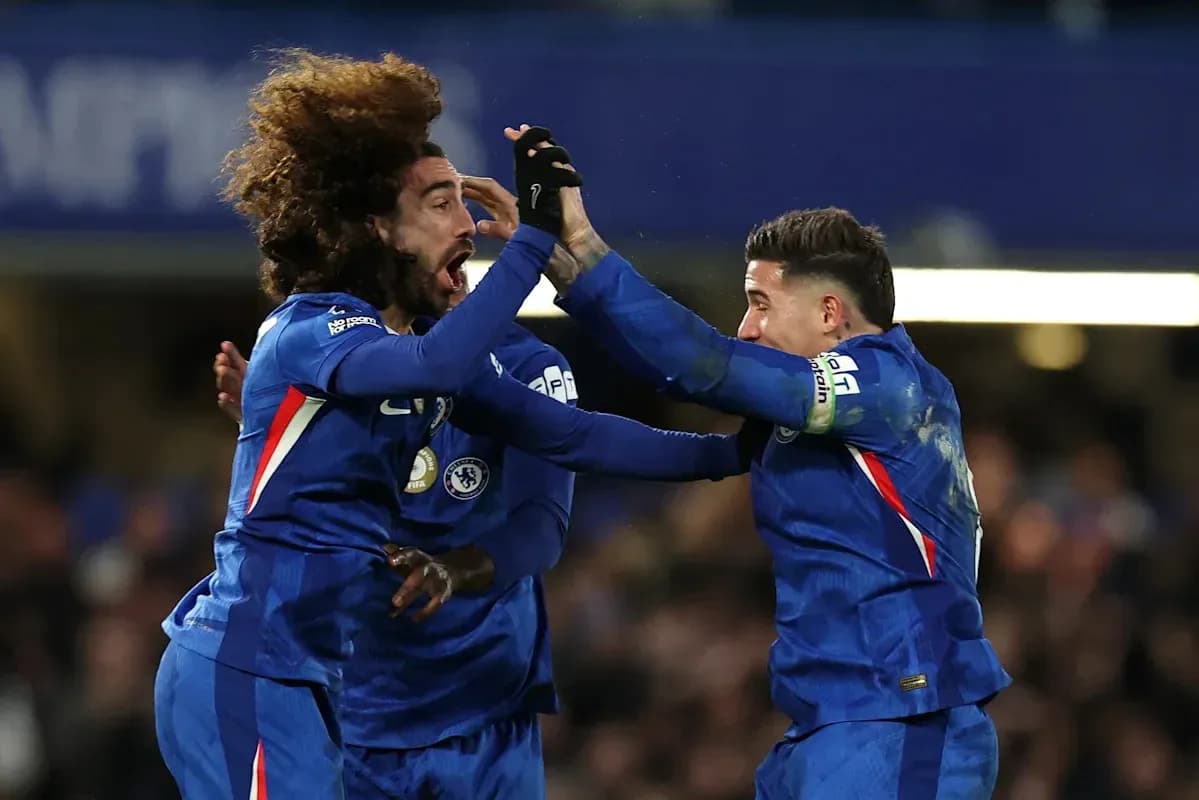 Jugadores de Chelsea celebrando un gol juntos Jugadores de Chelsea celebrando un gol juntos