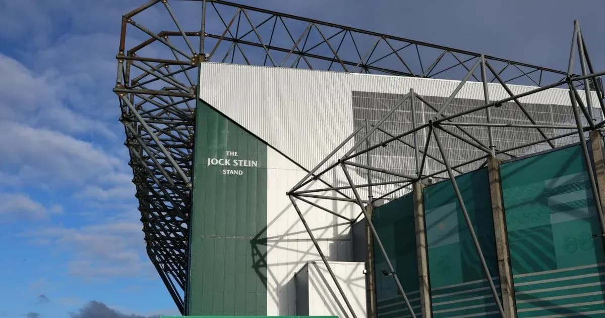 Vista del Jock Stein Stand en estadio de fútbol Vista del Jock Stein Stand en estadio de fútbol