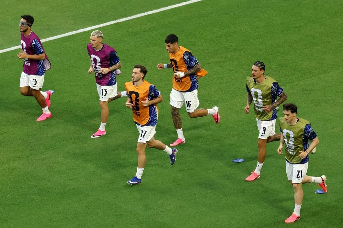 Jugadores de Uruguay calentando antes del partido Jugadores de Uruguay calentando antes del partido