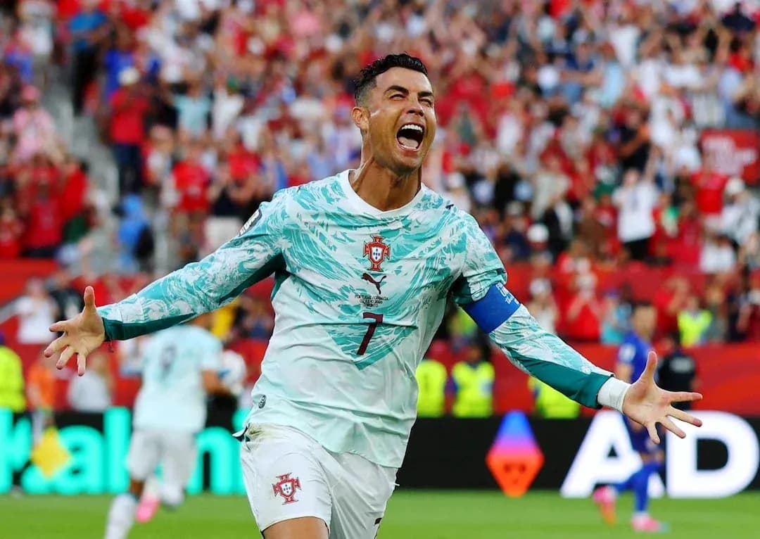 Cristiano Ronaldo celebra un gol para Portugal Cristiano Ronaldo celebra un gol para Portugal
