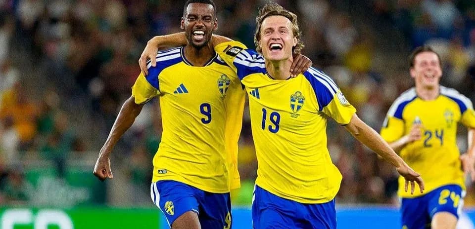 Jugadores de Suecia celebrando un gol en partido Jugadores de Suecia celebrando un gol en partido