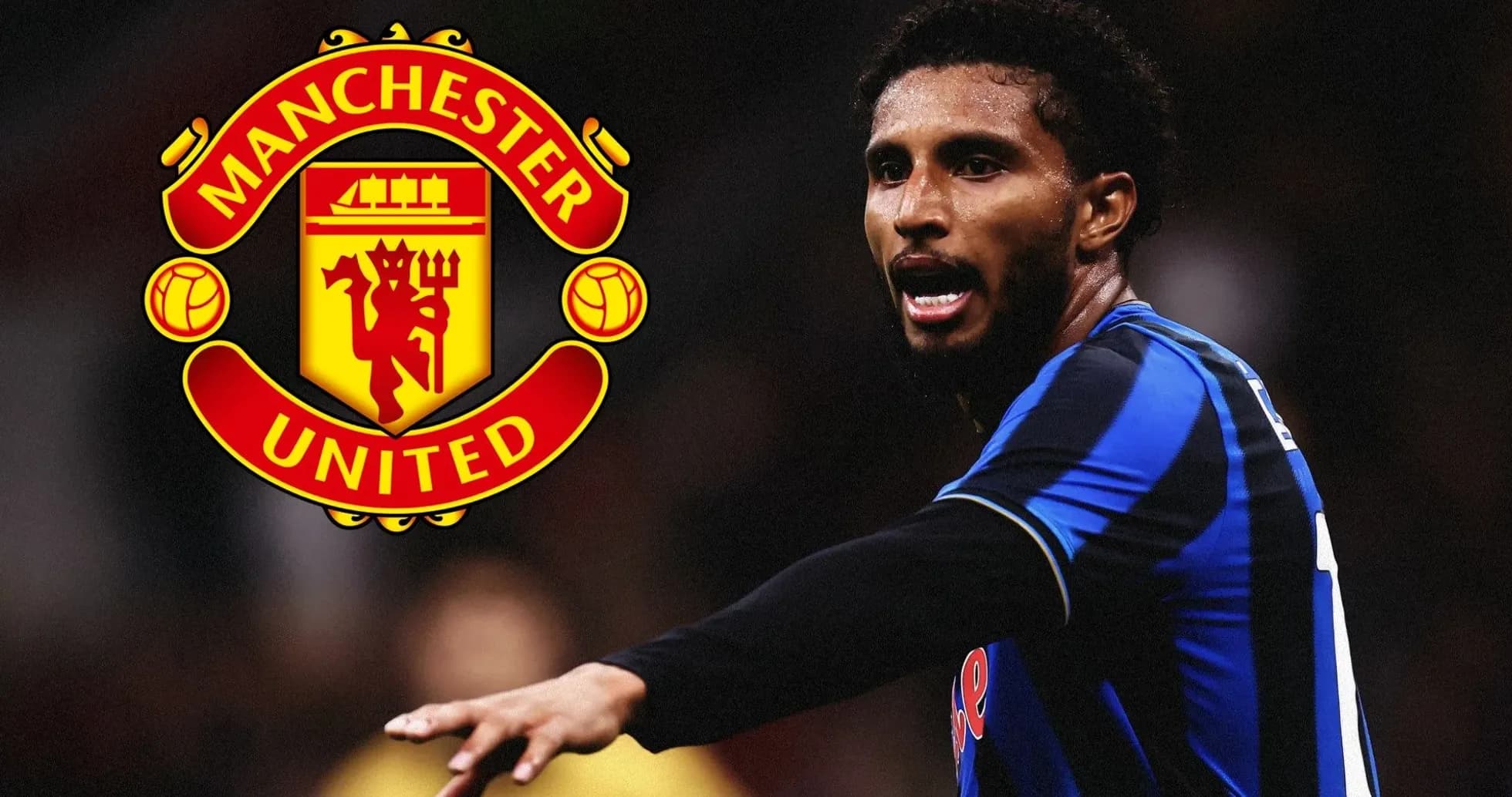 Jugador señalando durante un partido con logo de Manchester United Jugador señalando durante un partido con logo de Manchester United
