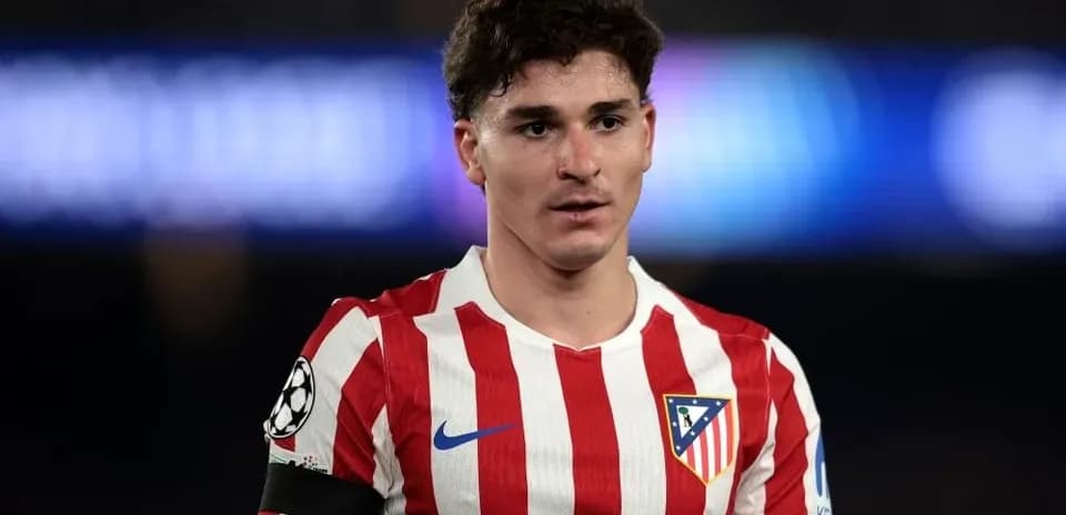Jugador de Atlético de Madrid en el campo Jugador de Atlético de Madrid en el campo