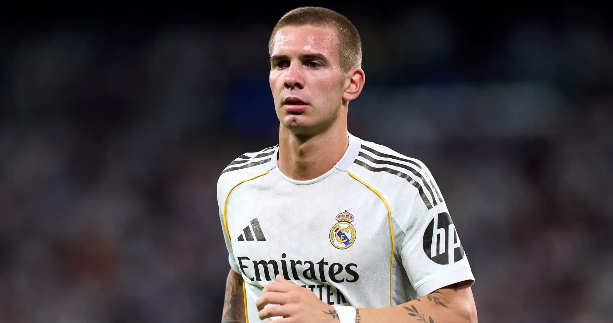 Jugador de Real Madrid en el campo durante el partido Jugador de Real Madrid en el campo durante el partido