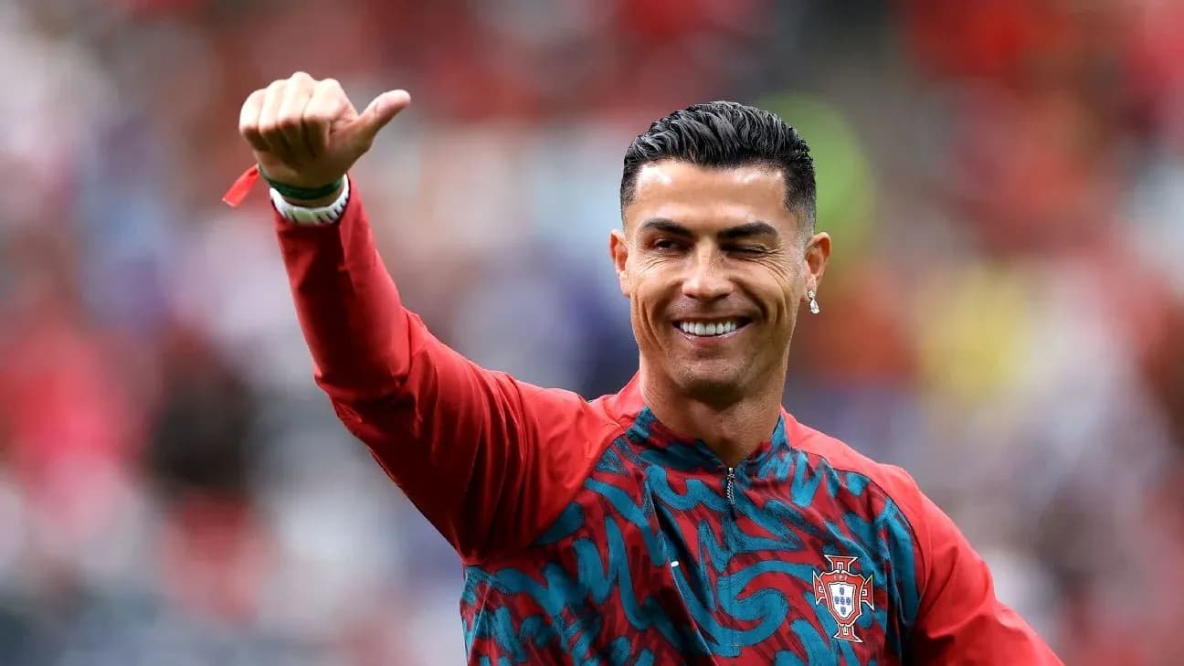 Cristiano Ronaldo saludando durante calentamiento Cristiano Ronaldo saludando durante calentamiento