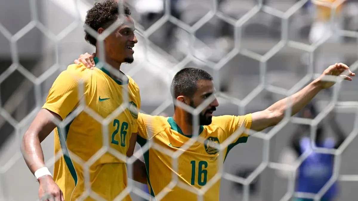 Jugadores de Australia celebrando un gol en el campo Jugadores de Australia celebrando un gol en el campo